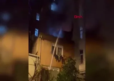 Beyoğlu’nda 3 katlı binada yangın