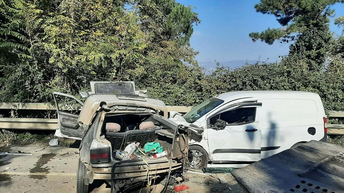 Sakarya'da feci kaza! Araçlar hurdaya döndü: 1 ölü 1 yaralı