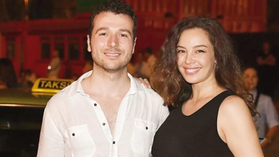 Azra Akın doğum yaptı! Bebeğinin cinsiyetini doğumda öğrendi