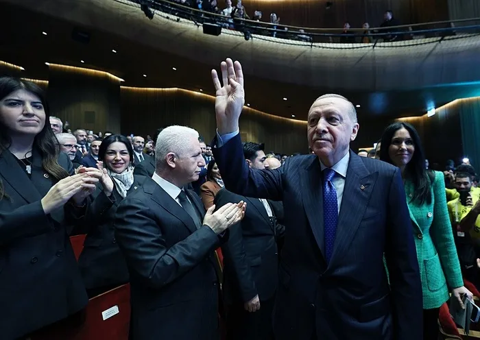 baskan-erdogan-cop-cukur-ve-camuru-biz-hallettik-1771593623388.jpeg Başkan Erdoğan: Çöp çukur ve çamuru biz hallettik - 2