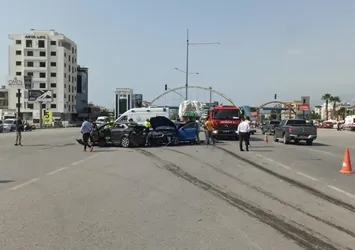 Hatay'da freni patlayan kamyon dehşet saçtı! 3 araca çarptı 13 kişi yaralandı