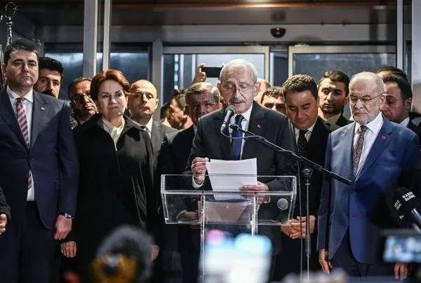 Koalisyonun 7. ortağı Almanya’da PKK etkinliğine katıldı! HDP’li Sezai Temelli seçimler üzerinden teröristbaşı Öcalan’a selam gönderdi