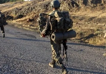 Şırnak'ta teröristler askerlere saldırdı