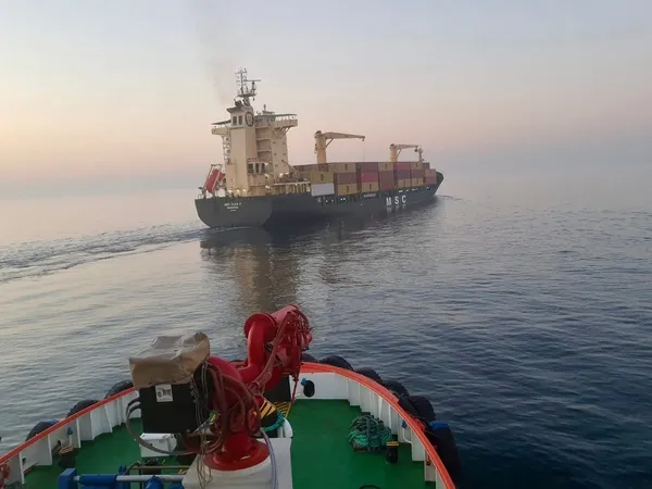 Haydarpaşa açıklarında Liberya bayraklı konteyner gemisi arıza yaptı