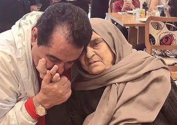 İbrahim Tatlıses annesini son yolculuğuna uğurladı