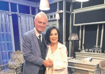 Efsane buluşma! Türkan Şoray ve Ediz Hun...