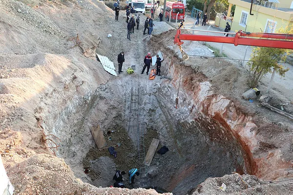 Son dakika: Adana Sarıçam'da kuyu çöktü: 1 işçi öldü - 2