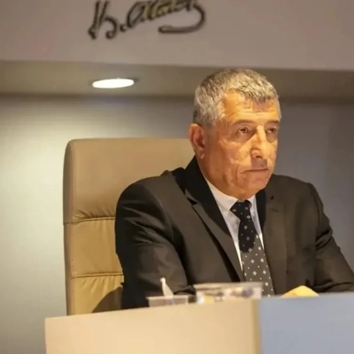 İzmir Güzelbahçe Belediyesi'ne operasyon: Belediye Başkanı Mustafa Günay da gözaltında
