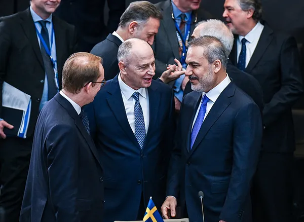 bakan-fidan-ingiliz-mevkidasi-cameron-ile-gorustu-1712155158737.jpg Bakan Fidan'dan Brüksel'de diplomasi trafiği! NATO'da aile fotoğrafı - 1