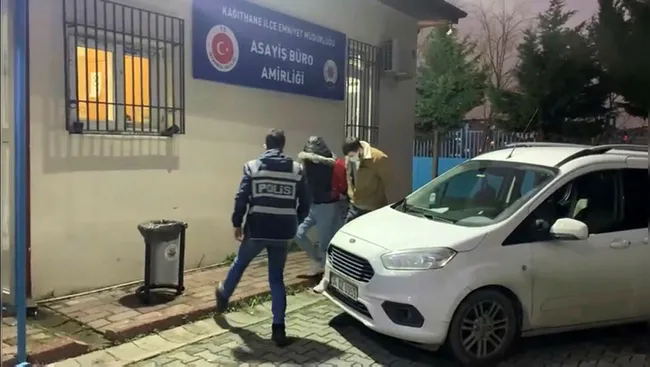 İstanbul’da sevgili çift gasp edilmişti! Çiftin akrabalarını dolandırdığı ortaya çıktı - 1