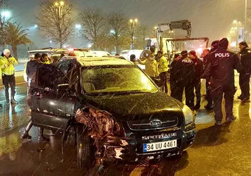 Alkollü sürücü dehşet saçtı! Park halindeki otobüse çarparak durdu