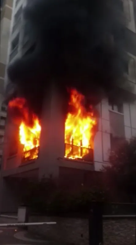 Son dakika: İstanbul Kadıköy'de dairede yangın! Kahreden haber geldi: 1 kişi öldü - 4