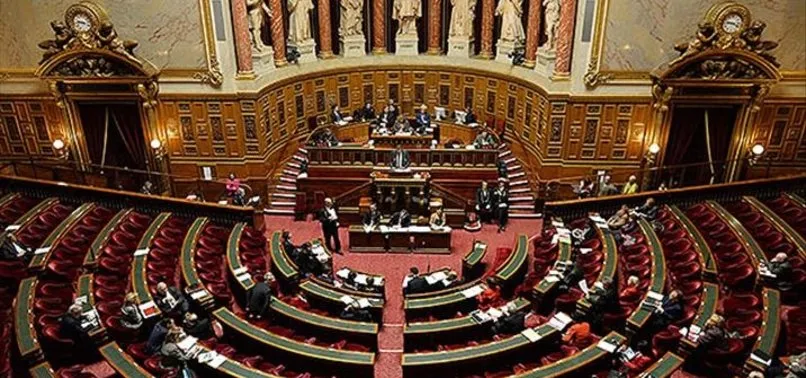 Fransa'da Senato'da Müslümanları hedef alan ayrılıkçı yasa tasarısı kabul edildi