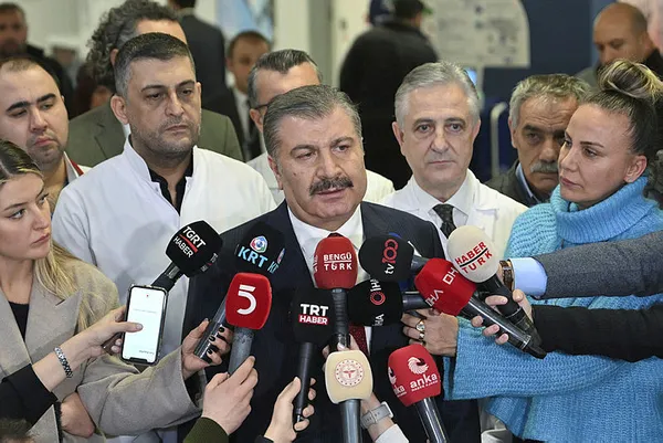 saglik-bakani-koca-tedavi-goren-saadet-partisi-kocaeli-milletvekili-bitmezi-hastanede-ziyaret-etti-1702487831990.jpg Sağlık Bakanı Koca, tedavi gören Saadet Partisi Kocaeli Milletvekili Bitmez'i hastanede ziyaret etti - 1