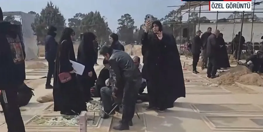 Tahran'daki Beheşti Zehra mezarlığından görüntü