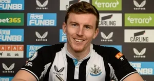 Newcastle United Matt Targett ile anlaştı