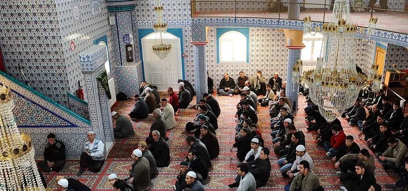 Fransa'da İslam düşmanlığı! Aşırı sağcı politikacı Le Pen'den skandal istek