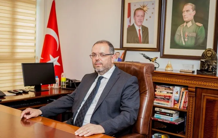 Prof. Dr. Erhan Afyoncu ne iş yapıyor, mesleği ne? Erhan Afyoncu kimdir, kaç yaşında, aslen nereli? Hayatı ve kariyeri...