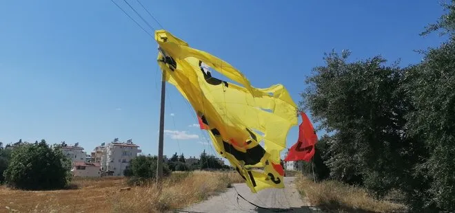 Antalya’da havada panik anları! Tekneye bağlı ipi kopan paraşüt metrelerce yüksekte sürüklendi