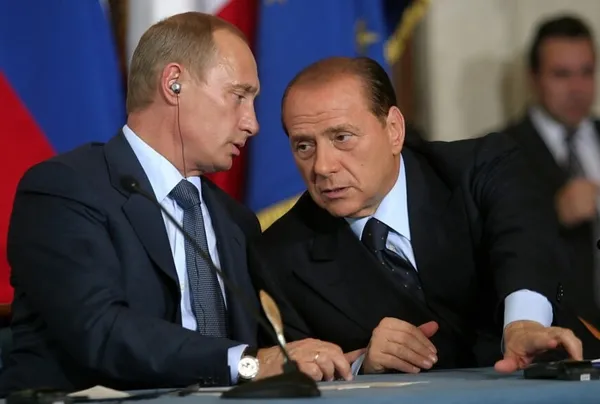 Berlusconi’nin Putin’e hediyesi İtalya’yı karıştırdı