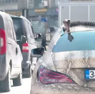 Gören dönüp bir daha baktı!