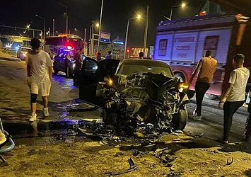 Afyonkarahisar'da halk otobüsü ile iki otomobil kaza yaptı