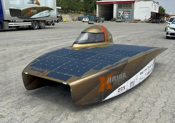 Jandarma "karayolunda garip bir cisim ilerliyor" ihbarına gitti! Güneşte parlayan araç herkesin dikkatini çekti