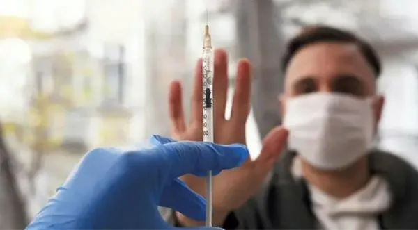 Son dakika: Sağlık Bakanlığı koronavirüs rehberini güncelledi! İki aşısı olanlar temaslı olsa da karantinaya girmeyecek - 2