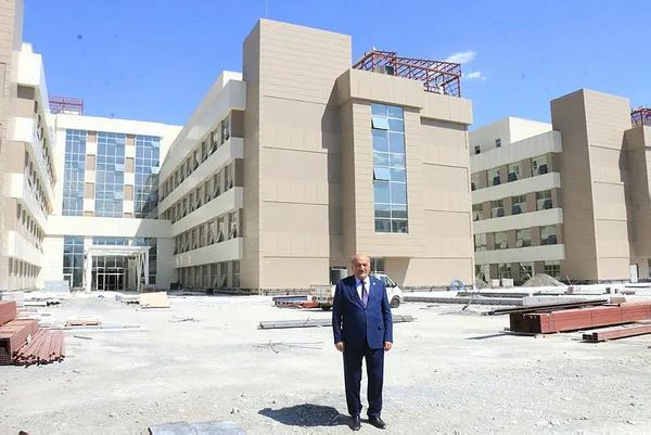 Erzincan’daki Dörtyol Devlet Hastanesi kaya gibi ayakta! 500 yataklı dev komplekste halka büyük hizmet