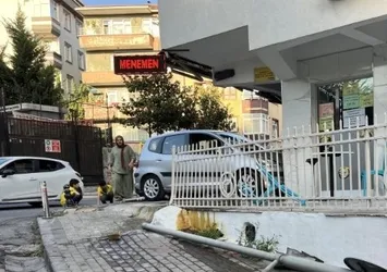 Güngören'de araç dehşet saçtı! Önce yayaya ardından büfeye çarptı: 1 yaralı