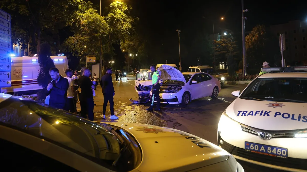 Nevşehir'de iki otomobil çarpıştı: 3 yaralı