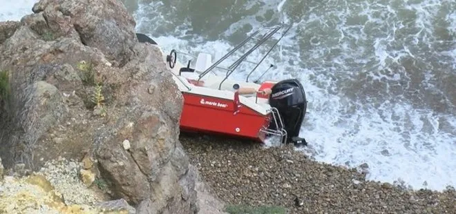 Riva’da tekne kayalıklara çarptı! 2 kişi kurtarıldı