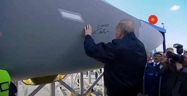 baskan-erdogandan-istikbalin-yuzyili-tanitim-programinda-onemli-aciklamalar-mmunun-adi-kaan-oldu-isim-babasi-d-1682948840126.jpeg Başkan Erdoğan'dan İstikbalin Yüzyılı Tanıtım Programında önemli açıklamalar! MMU'nun adı KAAN oldu: İsim babası Devlet Bahçeli - 7