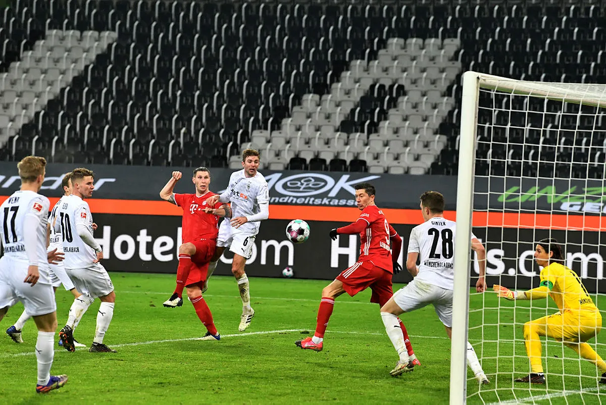 Bayern Münih 2-0 öne geçtiği maçta Borussia Mönchengladbach'a 3-2 yenildi