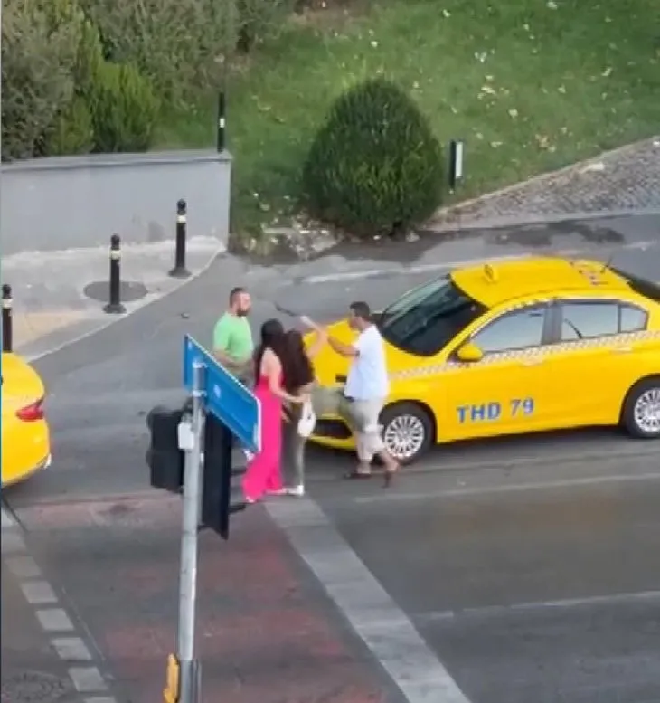 Beyoğlu’nda herkes onları izledi! Kadın yolcular taksiciye öyle şeyler yaptı ki...