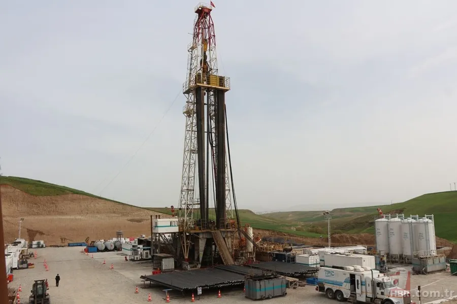 Diyarbakır'da petrol müjdesi bölge halkını sevindirdi: "Buğday, arpa ektiğimiz yerden fışkırdı" 9