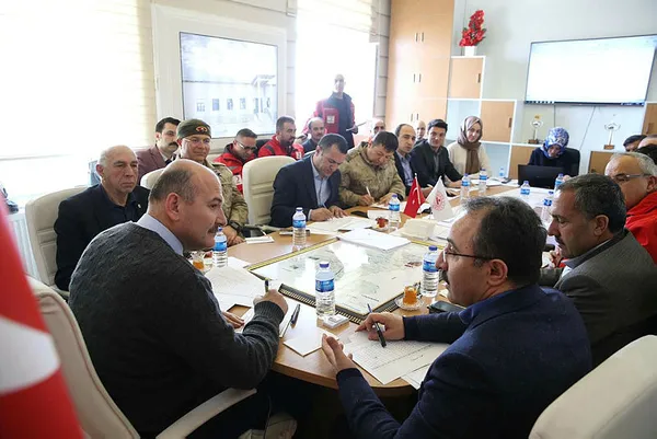 Son dakika: İçişleri Bakanı Süleyman Soylu’dan Van’da flaş açıklamalar