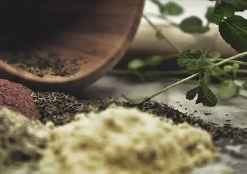 Zerdeçal kekik ve naneden yapılan boya antimikrobiyal özellik taşıyor!