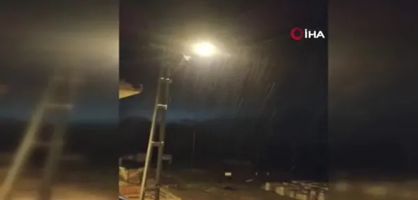 istanbulda-kar-yagisi-basladi-1671487538296.jpg İstanbul'da kar yağışı başladı! Bir anda bastırdı! Meteoroloji'den üst üste yeni uyarılar... İşte 5 günlük hava durumu - 1