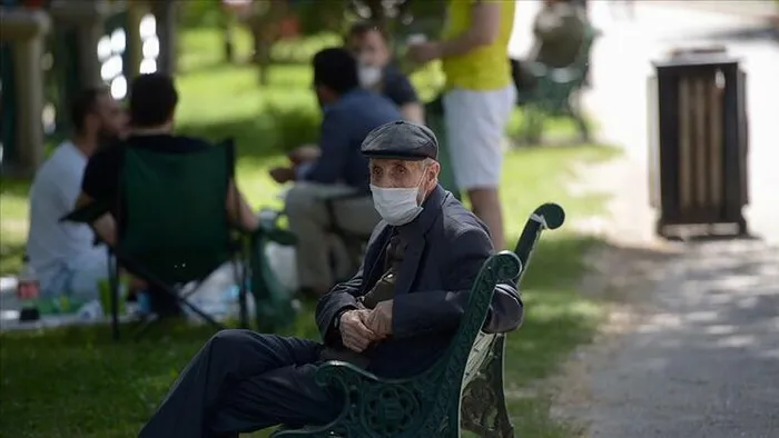 Son dakika: Aşı olana sokak serbest! Kademeli normal hayata geçiş 65 yaş üstü vatandaşları sevindirdi - 2