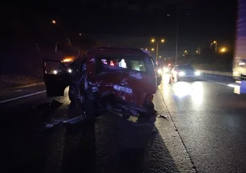 Sultanbeyli’de feci kaza! İki minibüs çarpıştı: 9 yaralı