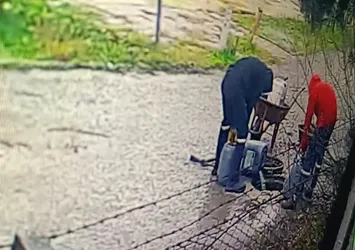 Panik yaratan olay! Rögara bidon bidon boşalttılar! Ekipler harekete geçti