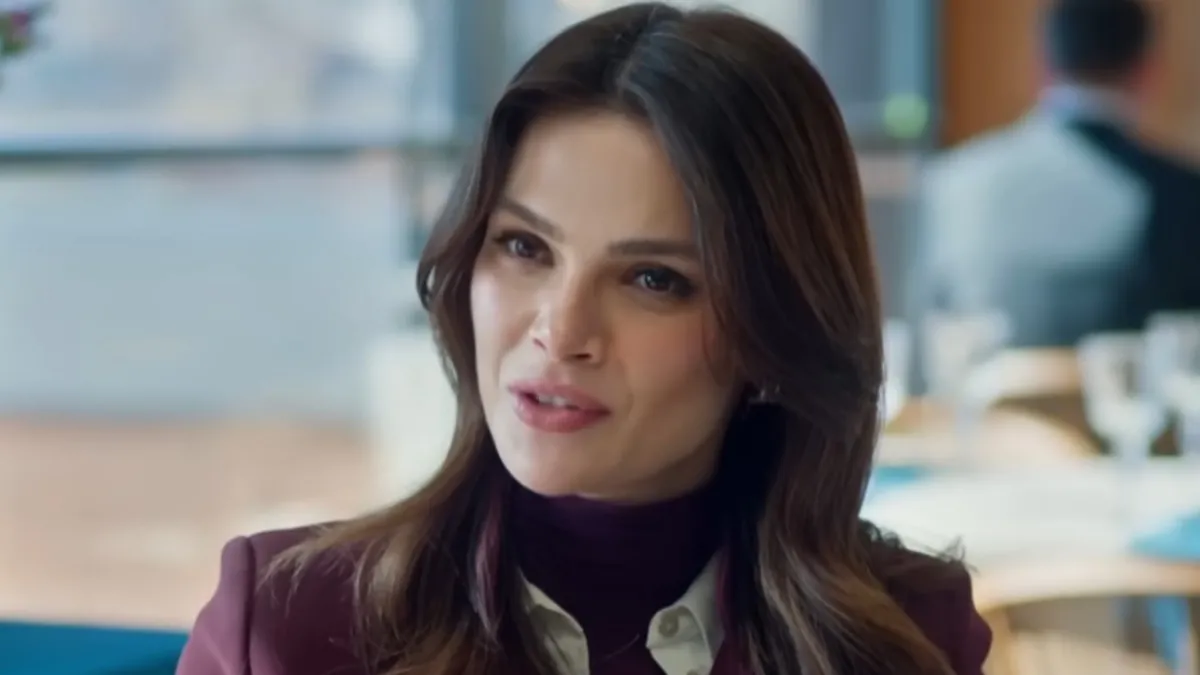 Güzelliğin kaynağı belli oldu: Sinem Ünsal ve annesi yan yana