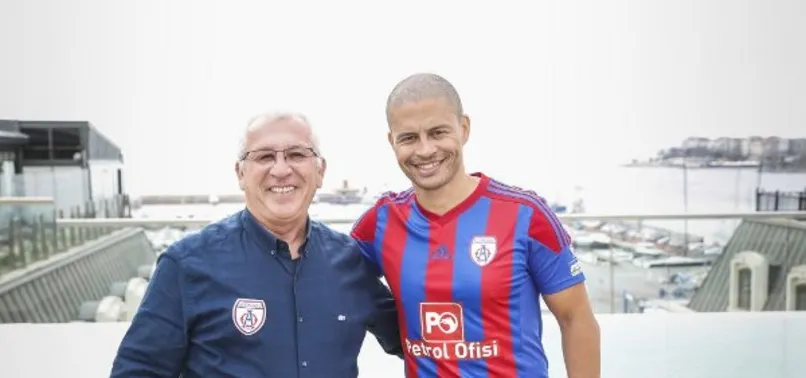 Fenerbahçe'nin efsane ismi Alex de Souza Altınordu'da
