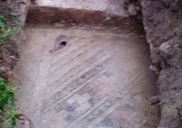Tuvalet çukuru kazarken buldu