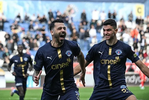kasimpasa-evinde-gaziantepi-rahat-gecti-kasimpasa-4-2-gaziantep-fk-mac-sonucu-1701608153745.jpeg