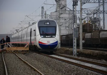 Bir ile daha hızlı tren geliyor