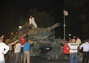 Kaymakamı 'terör saldırısı' bahanesiyle alıkoymuşlar