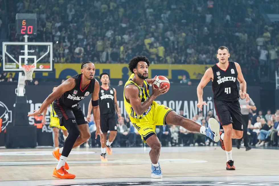 fenerbahce-finalde-besiktasi-maglup-ederek-cumhurbaskanligi-kupasini-muzesine-goturdu-1790103583951.jpg Fenerbahçe finalde Beşiktaş'ı mağlup ederek Cumhurbaşkanlığı Kupası'nı müzesine götürdü - 2