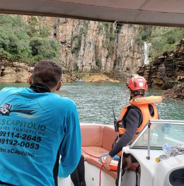 Brezilya’da teknelerin üzerine kaya düştü! Ölüler var
